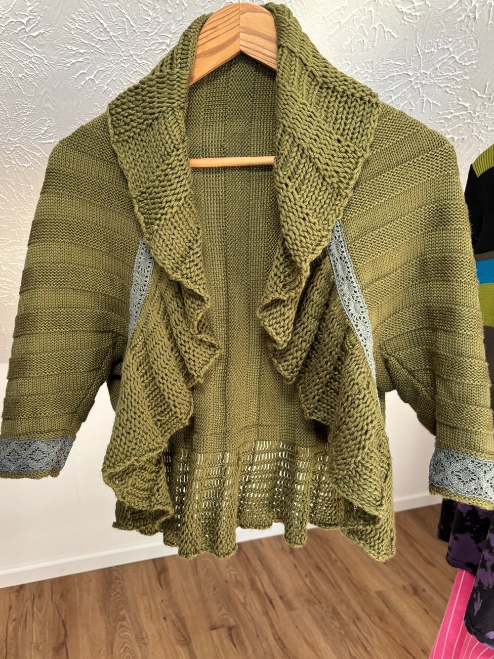 Elizabeth Gillett wool blend ruffle neckline open cardigan/shawl. Size M/L